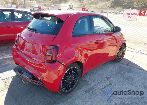 2024 Fiat 500E Inspi(Red) Fwd z USA, uszkodzony, nr VIN ZFAFFAA40RX220430